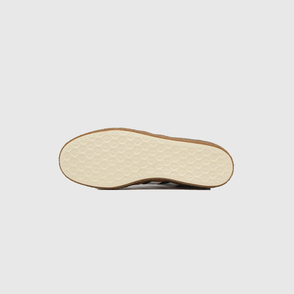 Adidas Montreal RM - Core Black / Feather White / Gum5