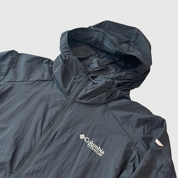 Columbia Loop Trail II Windbreaker - Black - Front Close Up