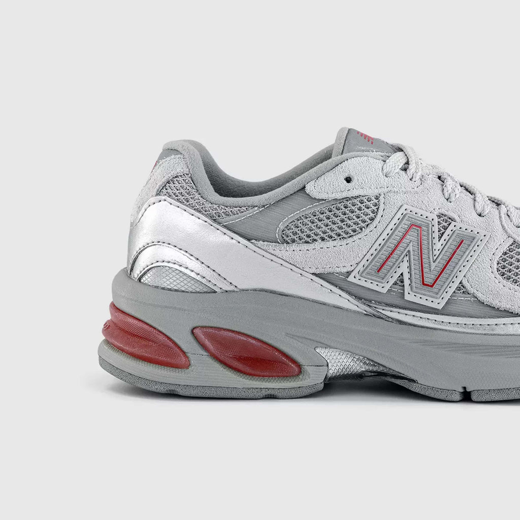 New Balance 2010 - Silver Metallic / Team Red