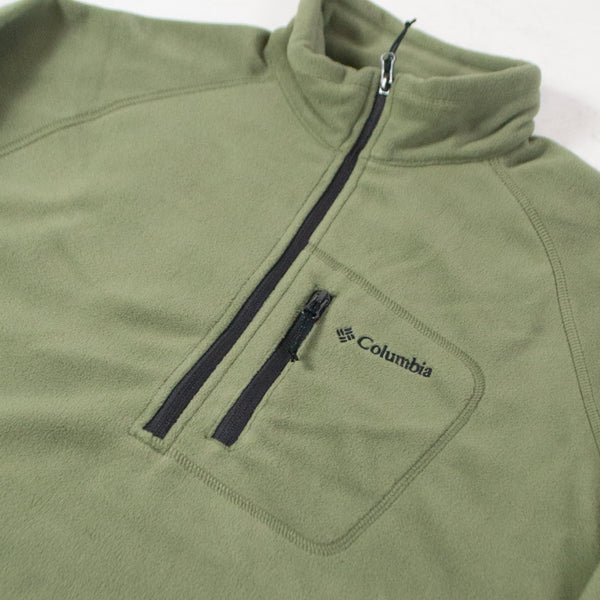 Columbia Fast Trek III Half Zip Fleece -  Stone Green / Shark Chest Close Up