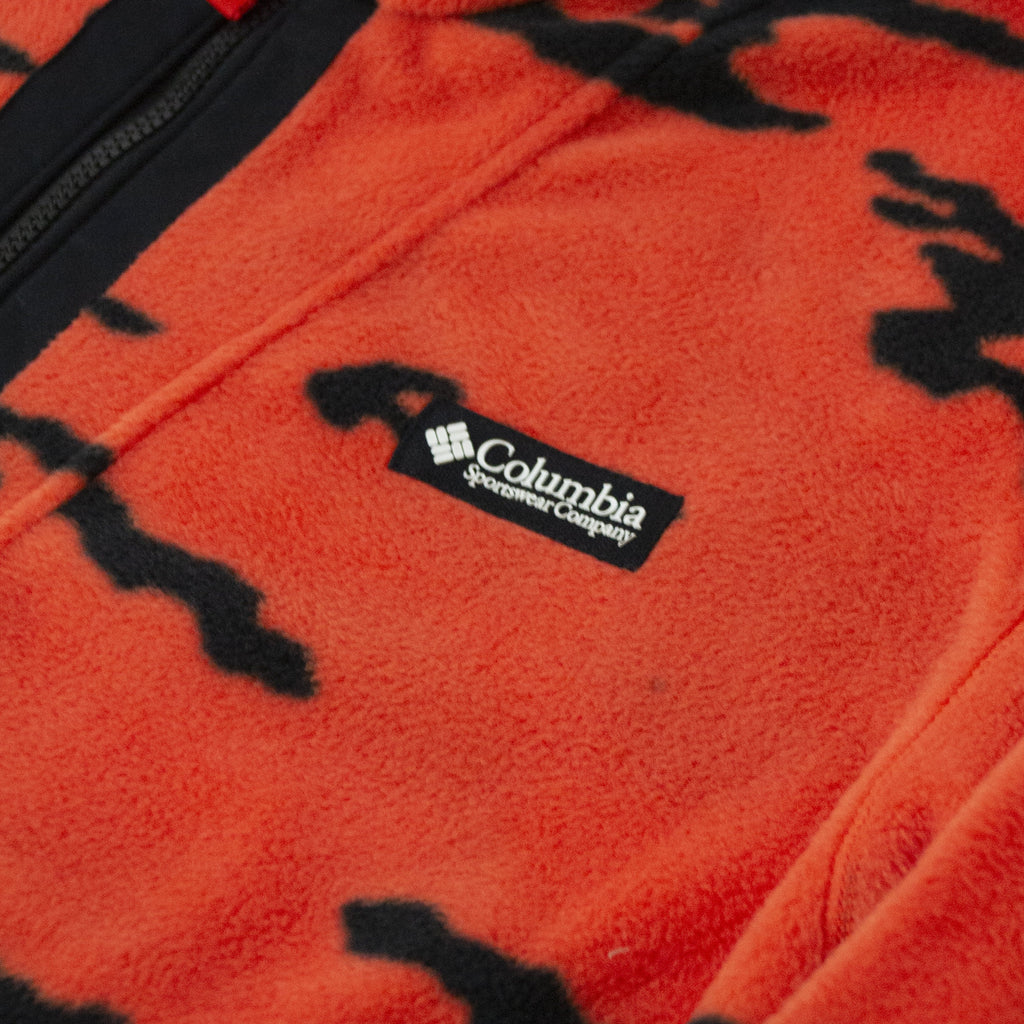 Columbia Field ROC Backbowl Fleece - Red Quartz Chest Logo Close Up 